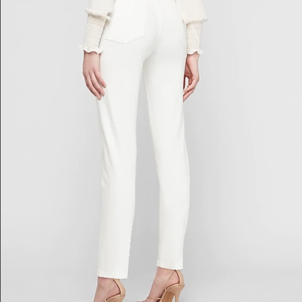 Slim fit white jeans, never worn, just washed.